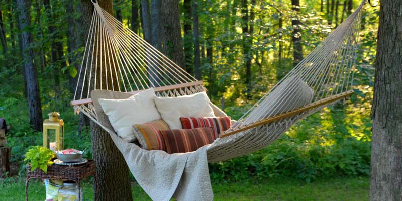 12 recomandari de balansoare si hamace pentru gradina sau de drumetie 