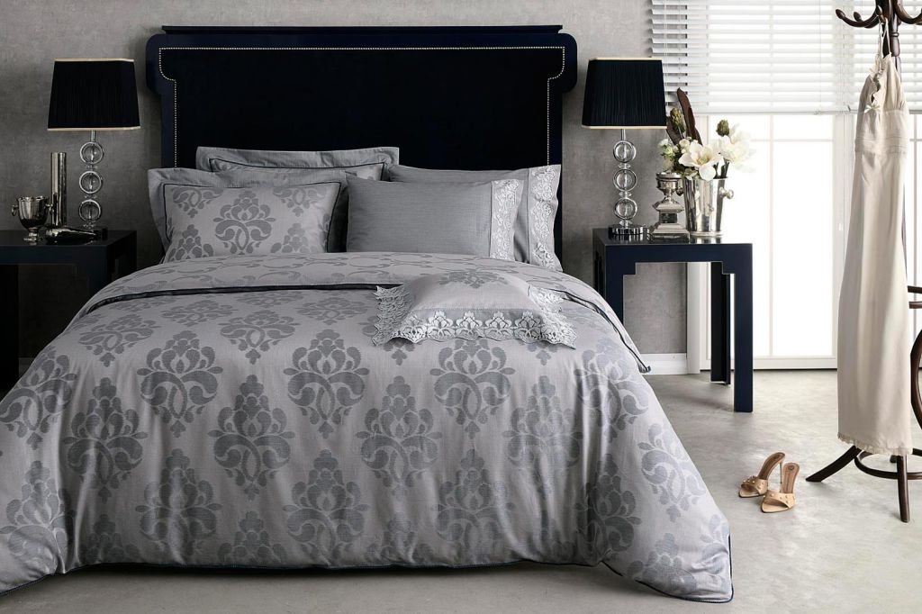 Recomandari de cuverturi moderne, minimaliste sau cu motive florale