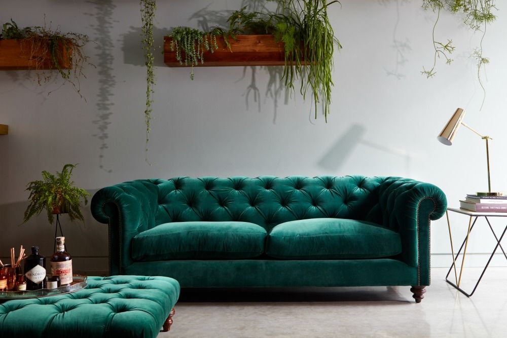 Canapele verzi smarald, in tendinte! Din catifea sau textil? Vezi recomandarile